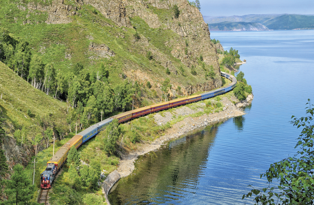 Trem Transiberiano nas Margens do Baikal