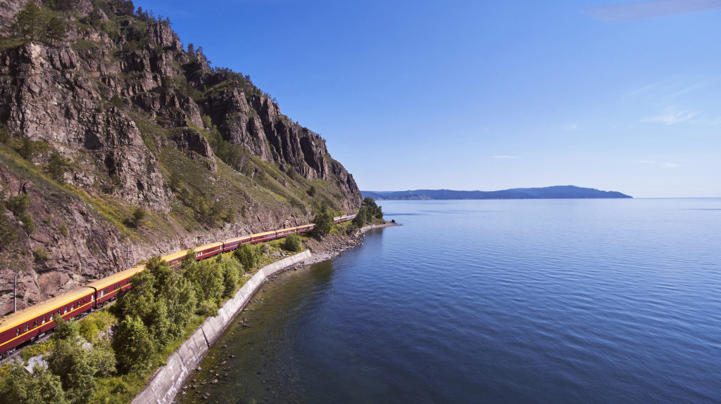 Trem Transiberiano nas Margens do Baikal Trem Transiberiano nas Margens do Baikal