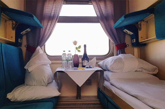Interior da Cabine Standard Plus com as Duas Camas