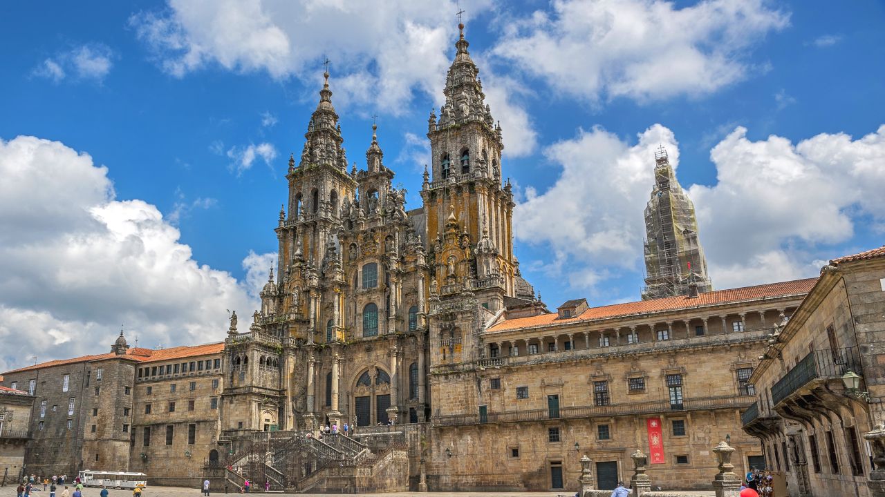 Click to enlarge image 1. Catedral de Santiago de Compostela na Espanha.jpg