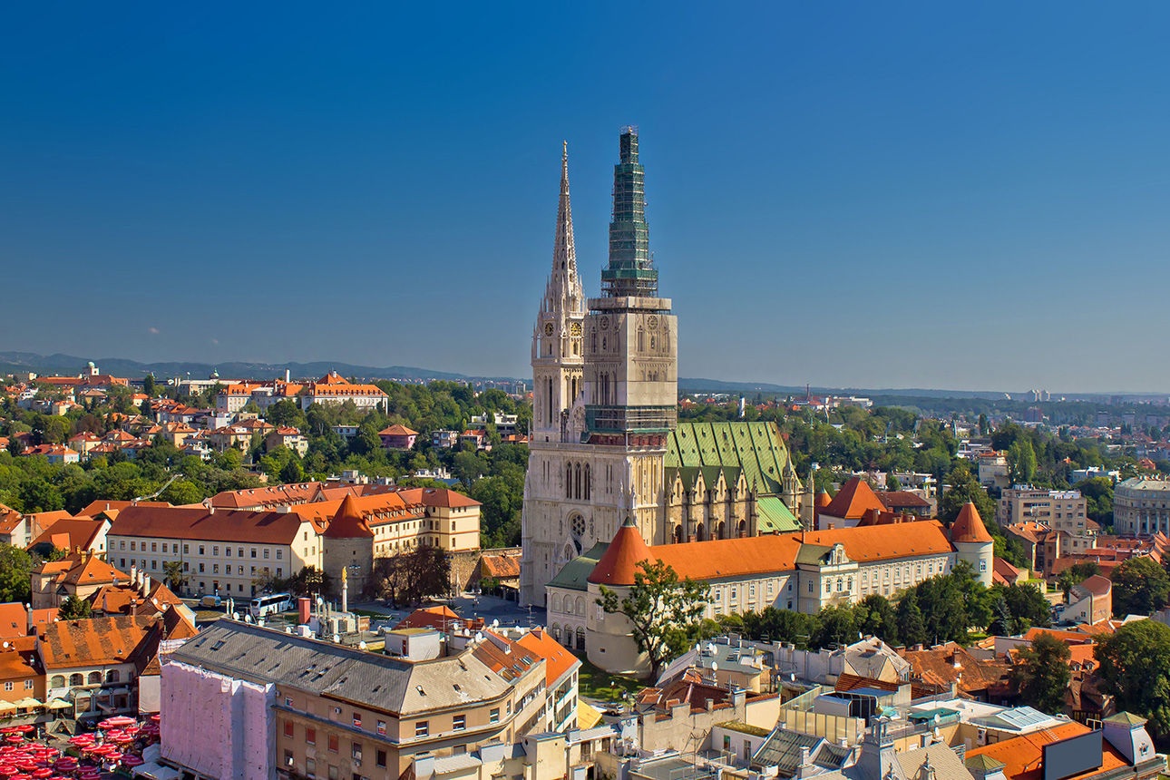 Click to enlarge image Vista Area Panormica da Catedral de Zagreb na Crocia.jpg