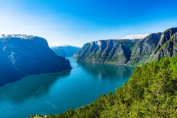 Paisagens naturais deslumbrantes da escandinávia vistas de cima